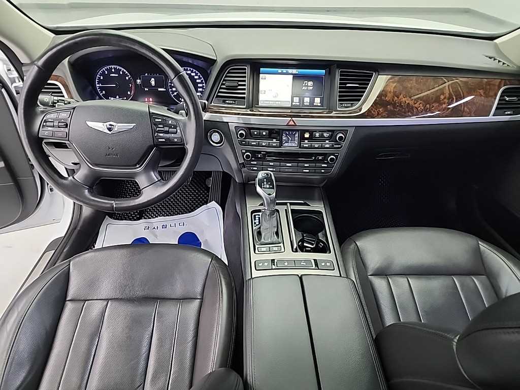 HYUNDAI Genesis - Vista 7