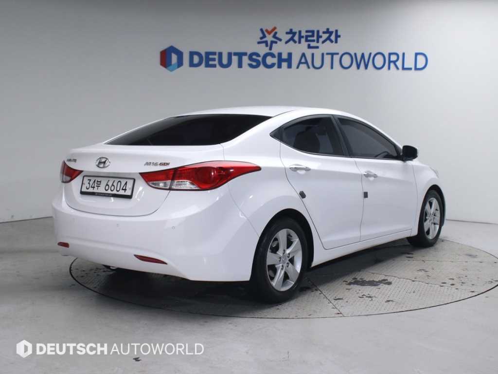 HYUNDAI Avante - Vista 2