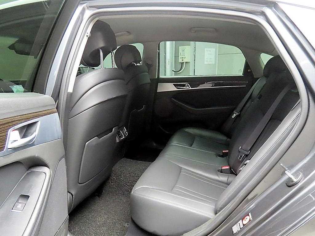 Genesis G80 - Vista 6