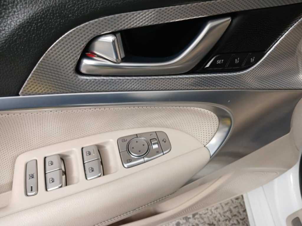 Genesis G70 - Vista 8