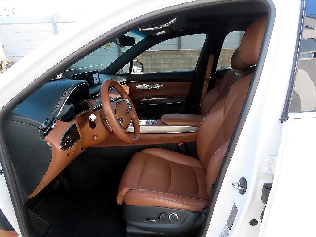 Genesis GV70 - Vista 6