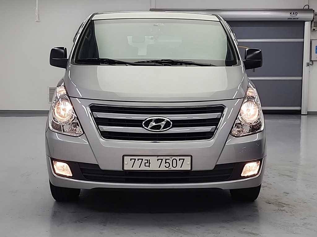 HYUNDAI Starex - Vista 2