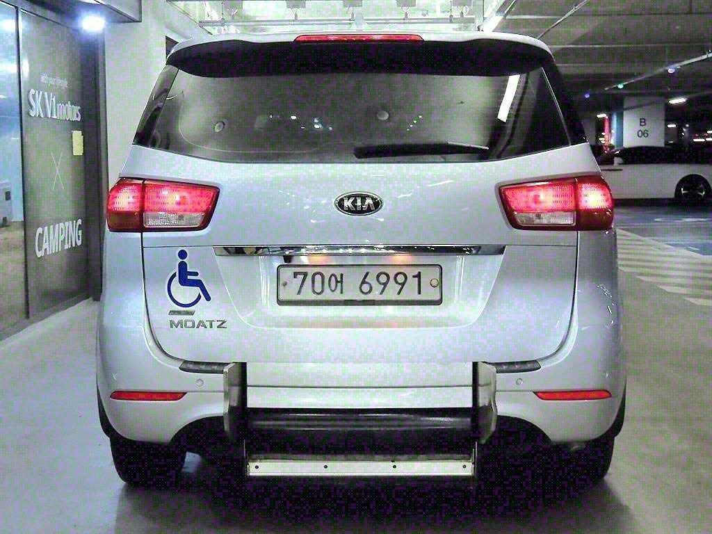 KIA Carnival - Vista 5