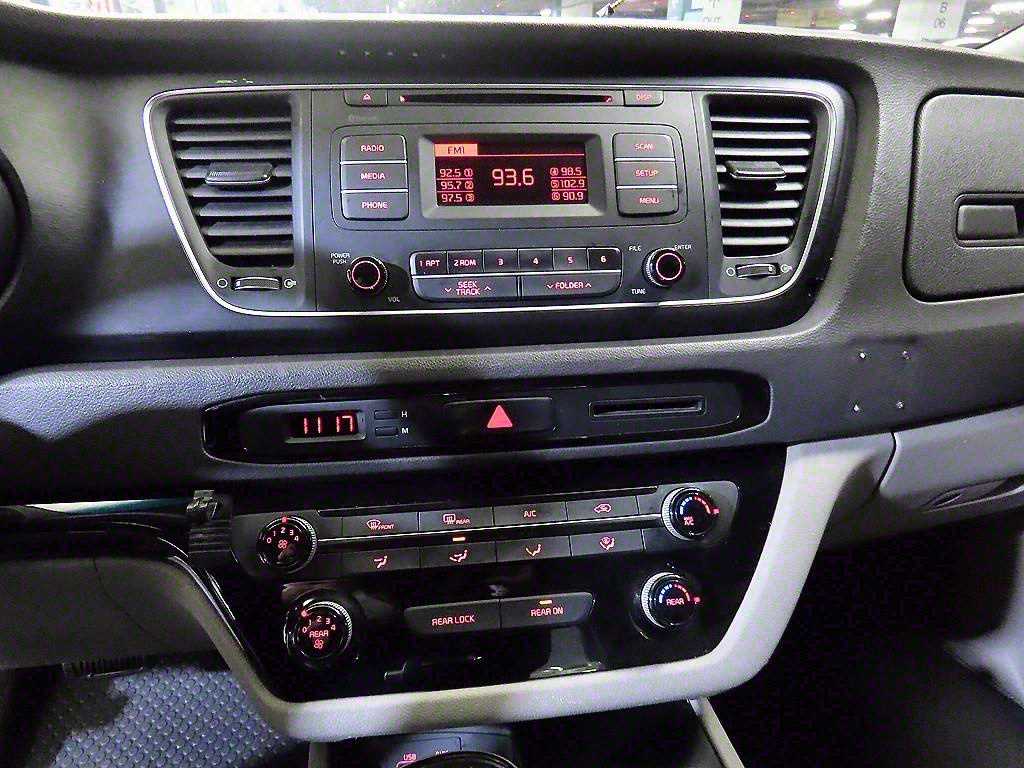 KIA Carnival - Vista 11