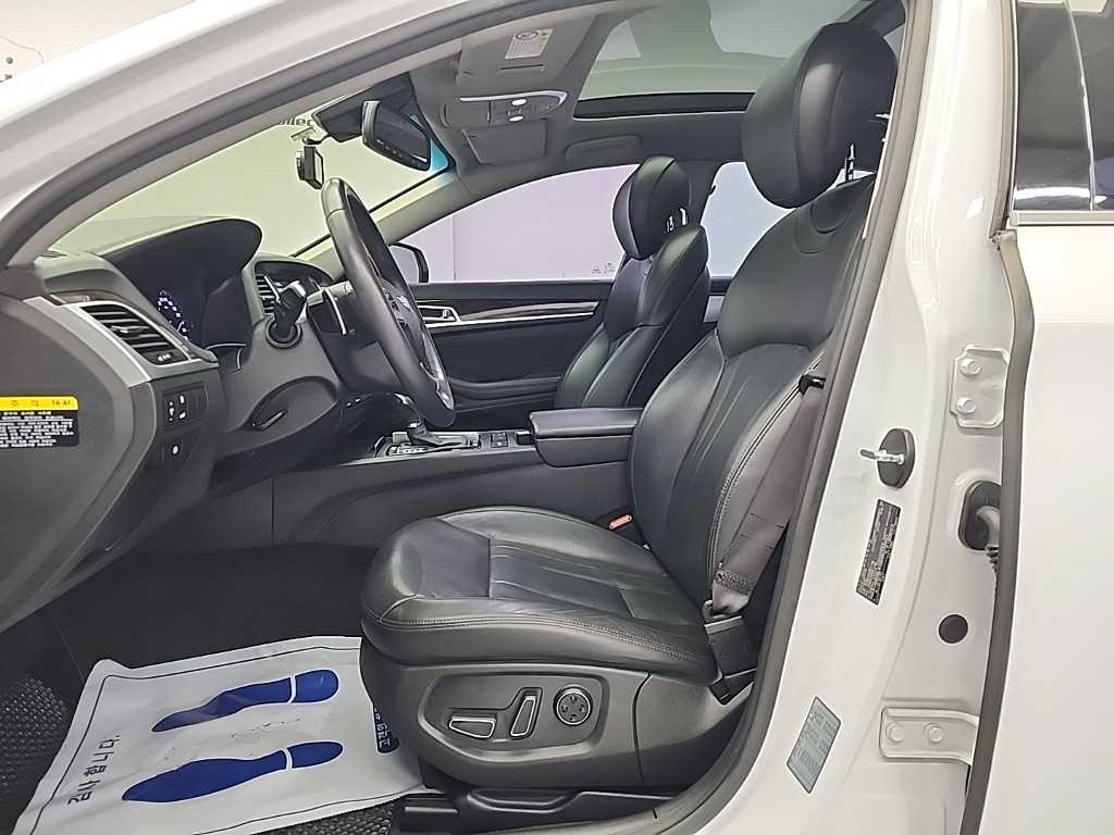 HYUNDAI Genesis - Vista 11