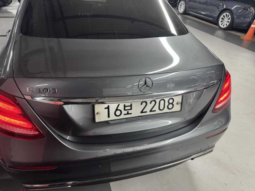 Mercedes Benz E class - Vista 2