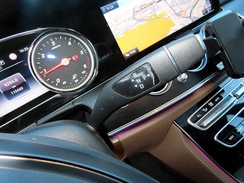 Mercedes Benz E class - Vista 11