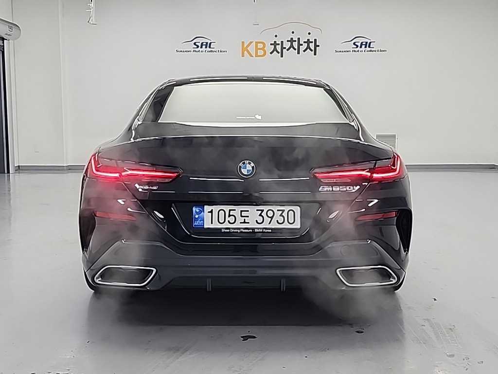 BMW 8 Series - Vista 3