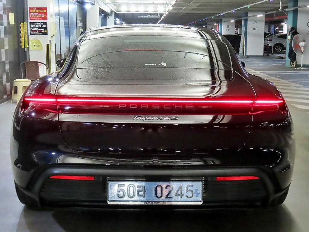 Porsche Taycan - Vista 5