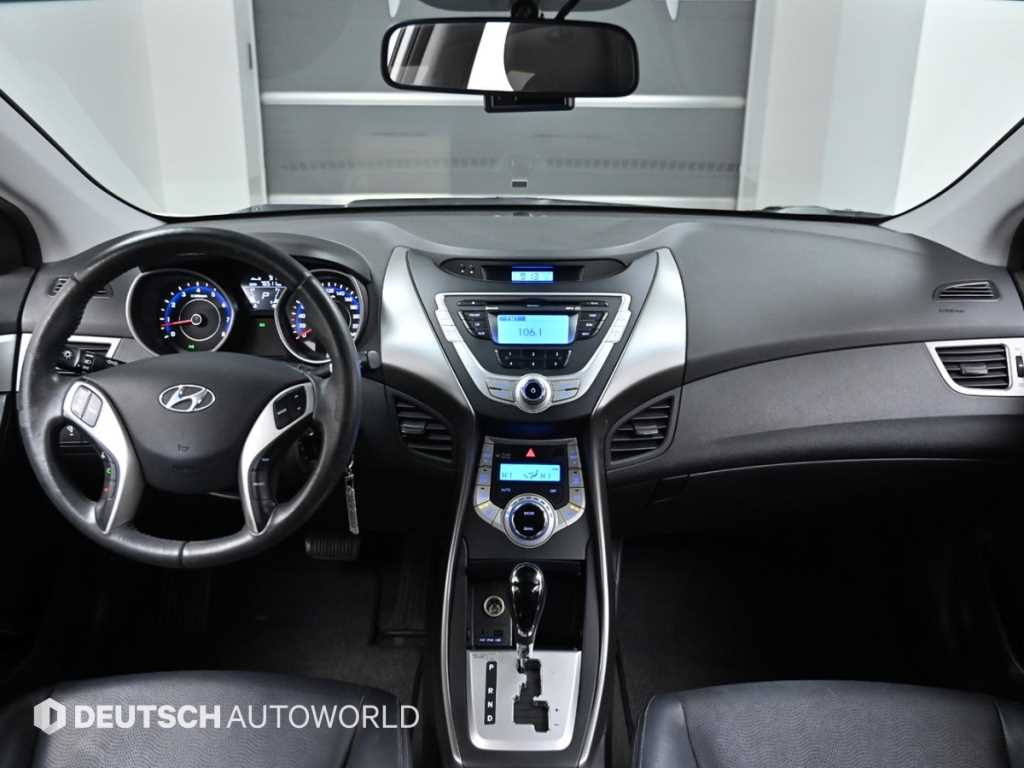 HYUNDAI Avante - Vista 7