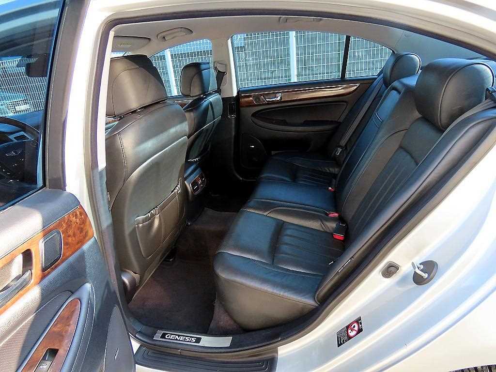 HYUNDAI Genesis - Vista 6