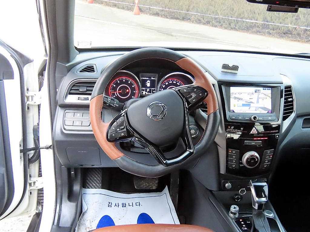 Ssangyong Tivoli - Vista 8