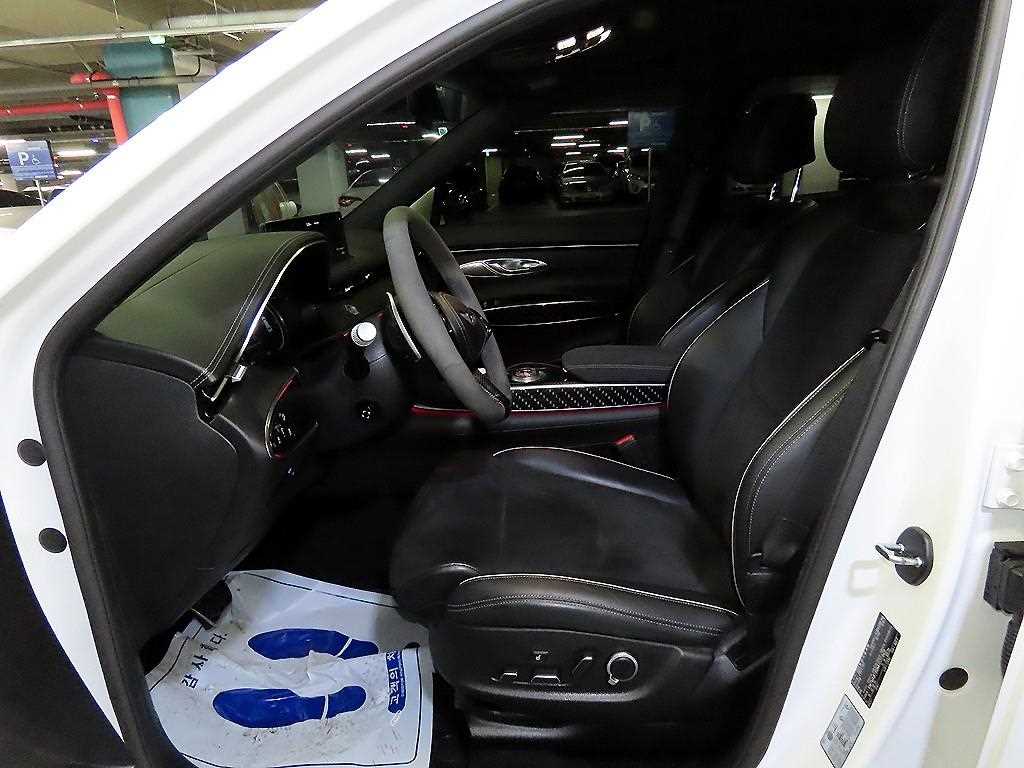 Genesis GV70 - Vista 6