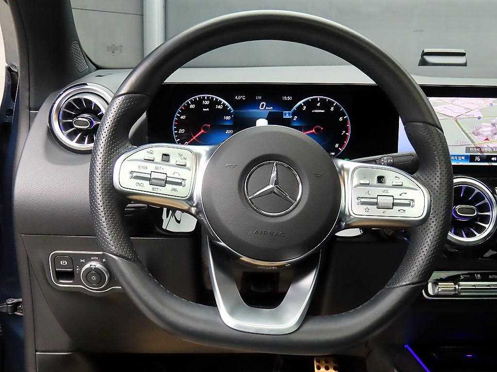 Mercedes Benz GLA Class - Vista 9