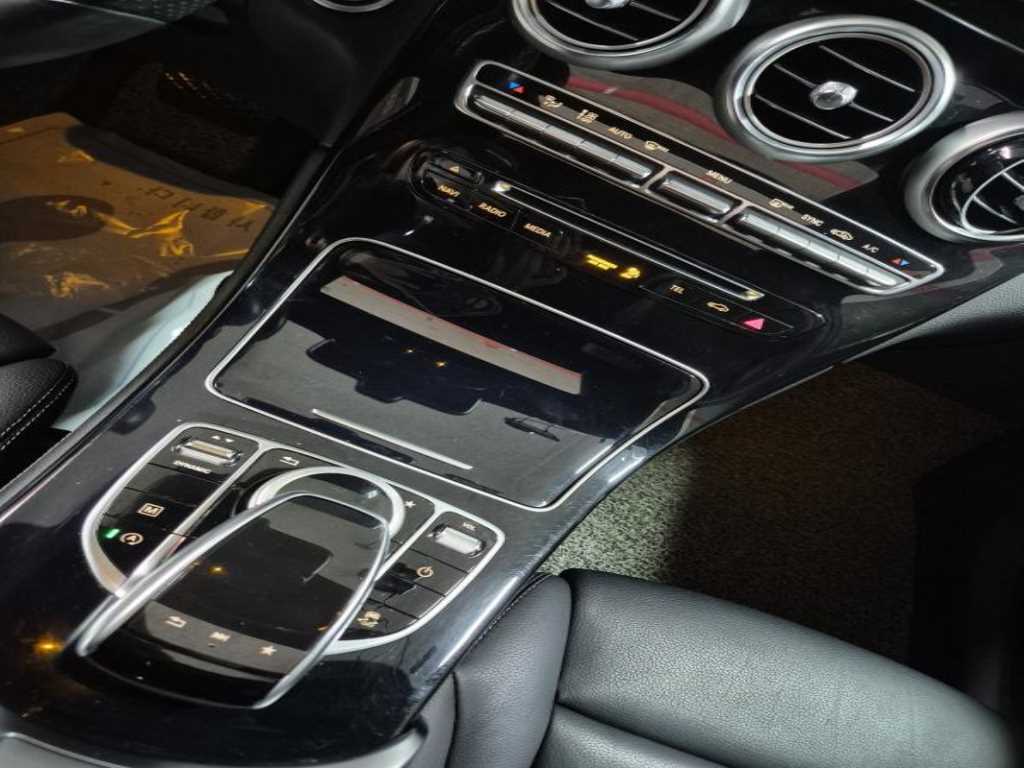 Mercedes Benz GLC Class - Vista 6