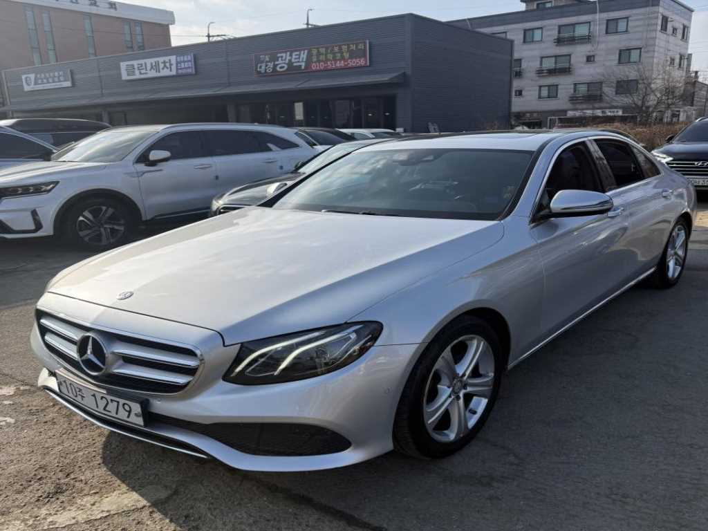 Mercedes Benz E class - Vista 2