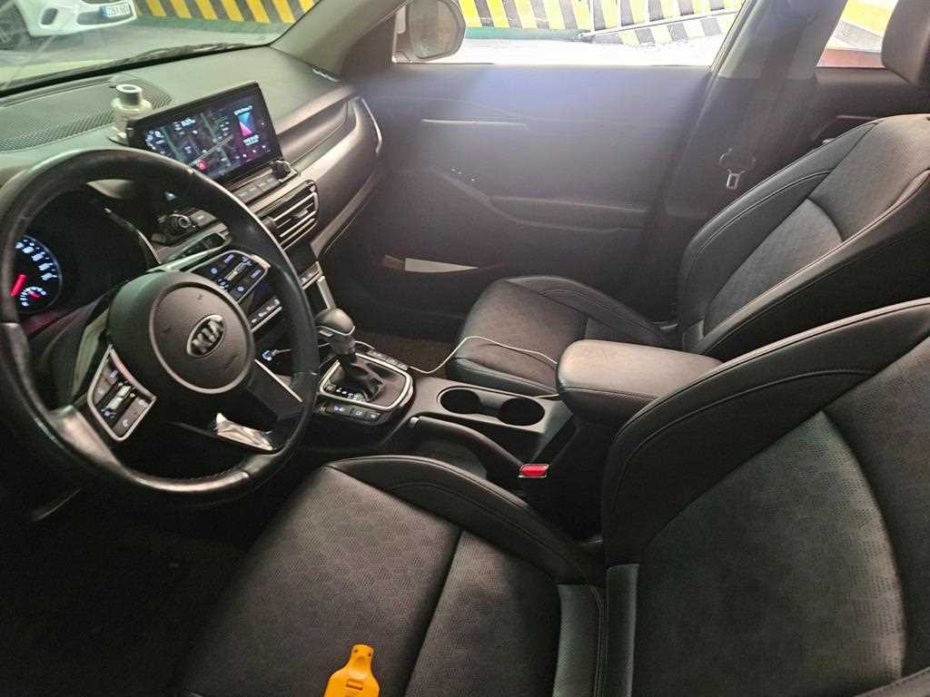 KIA Seltos - Vista 8