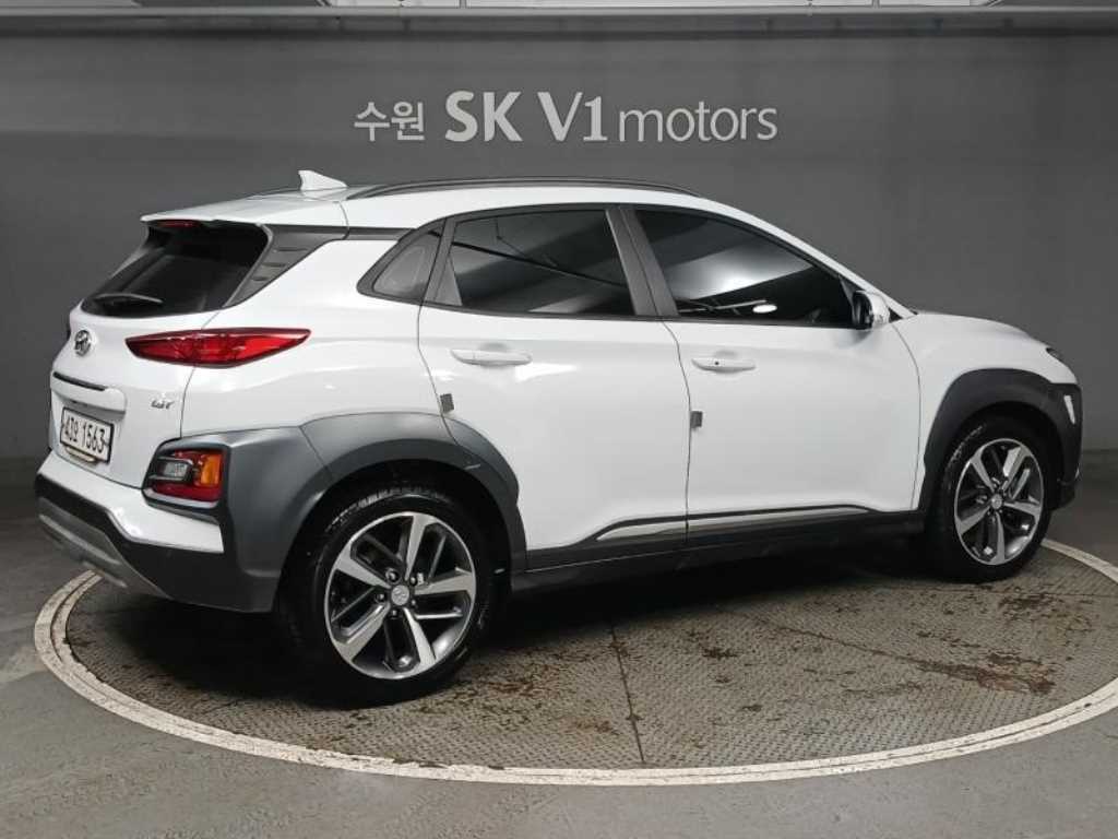 HYUNDAI Kona - Vista 4