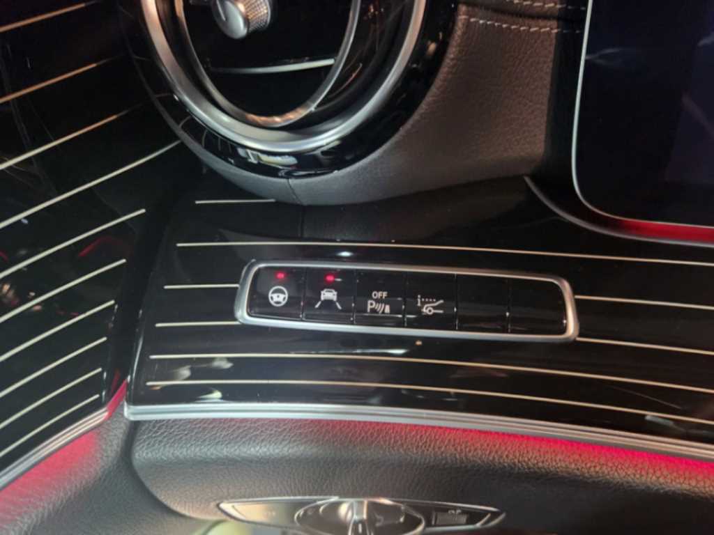 Mercedes Benz E class - Vista 5