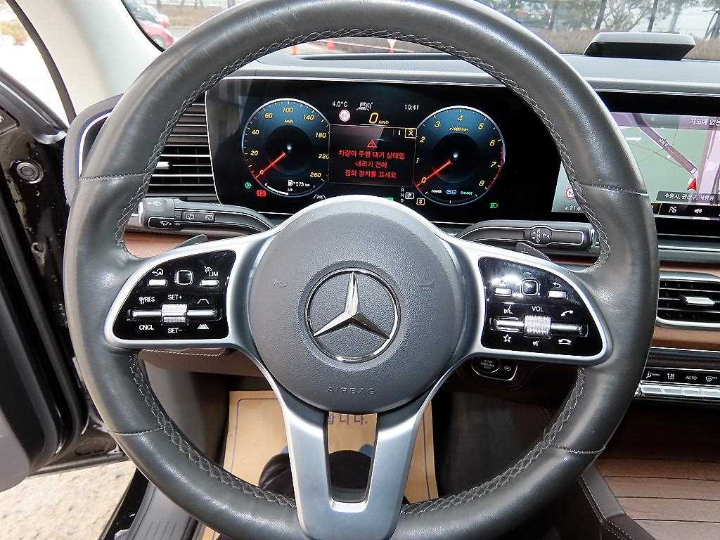Mercedes Benz GLE Class - Vista 8