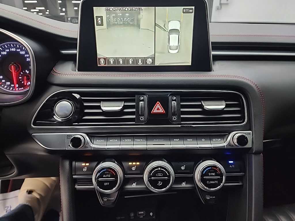 Genesis G70 - Vista 10