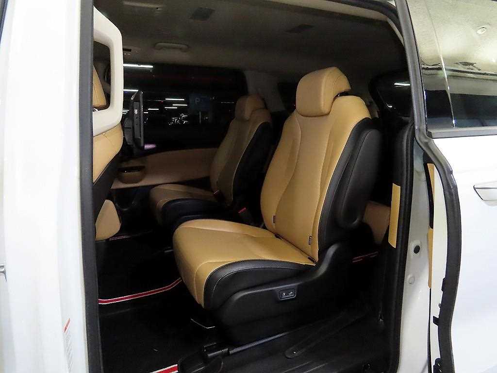 KIA Carnival - Vista 7