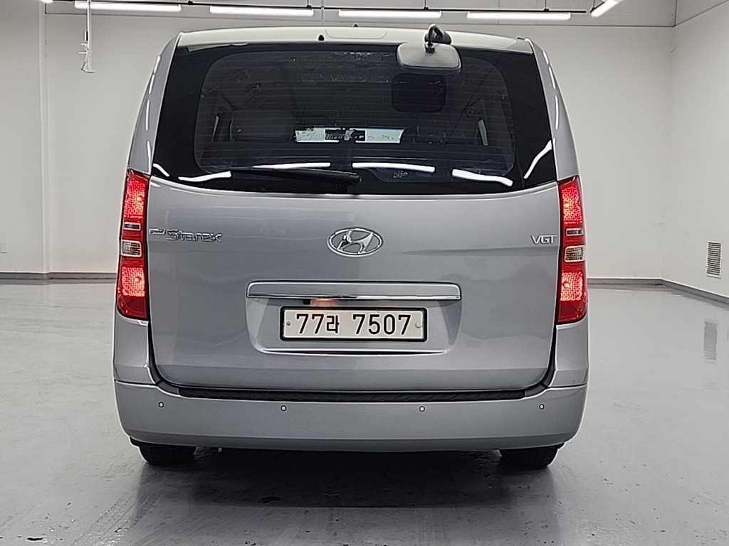 HYUNDAI Starex - Vista 3
