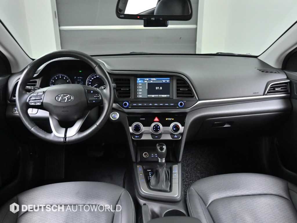 HYUNDAI Avante - Vista 7