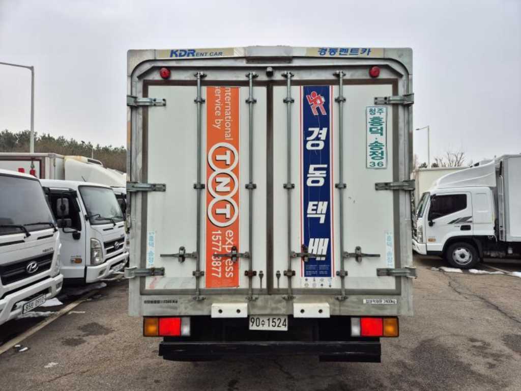 medium and large cargo truck - Vista 3