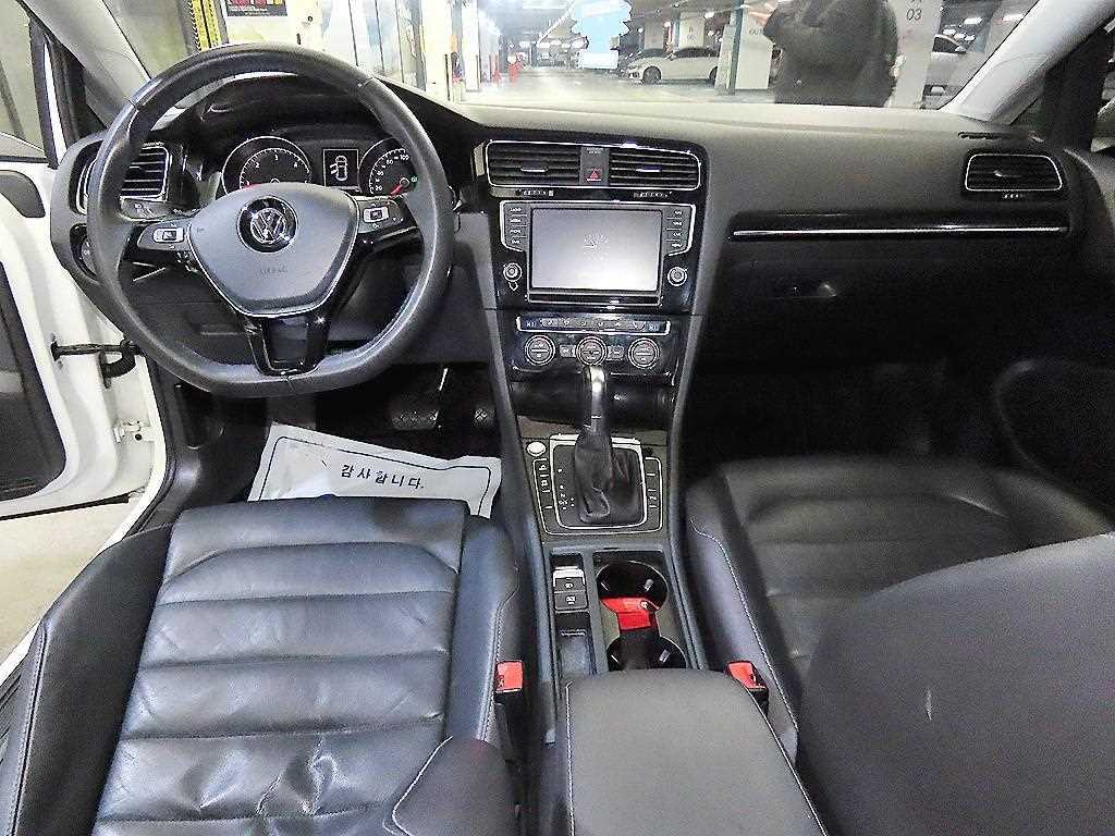 Volkswagen Golf - Vista 10