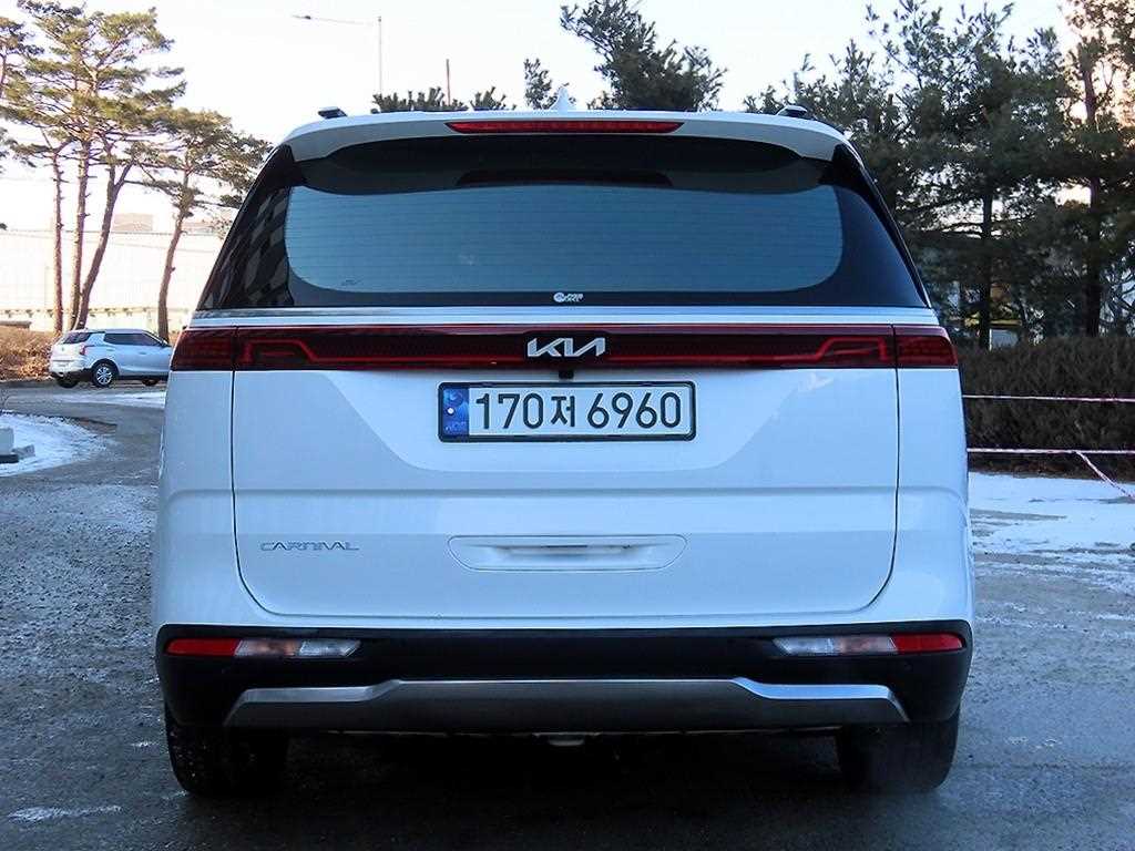 KIA Carnival - Vista 4