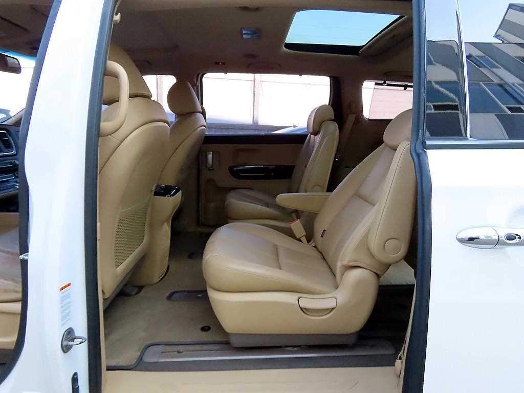 KIA Carnival - Vista 6