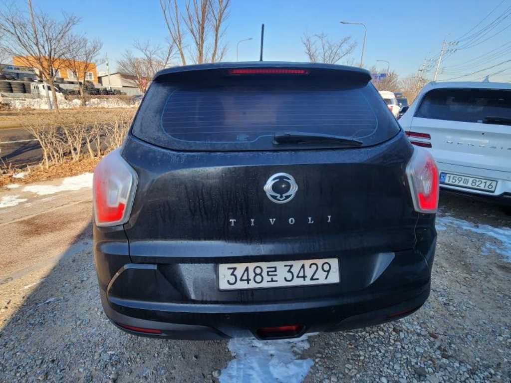 Ssangyong Tivoli - Vista 5
