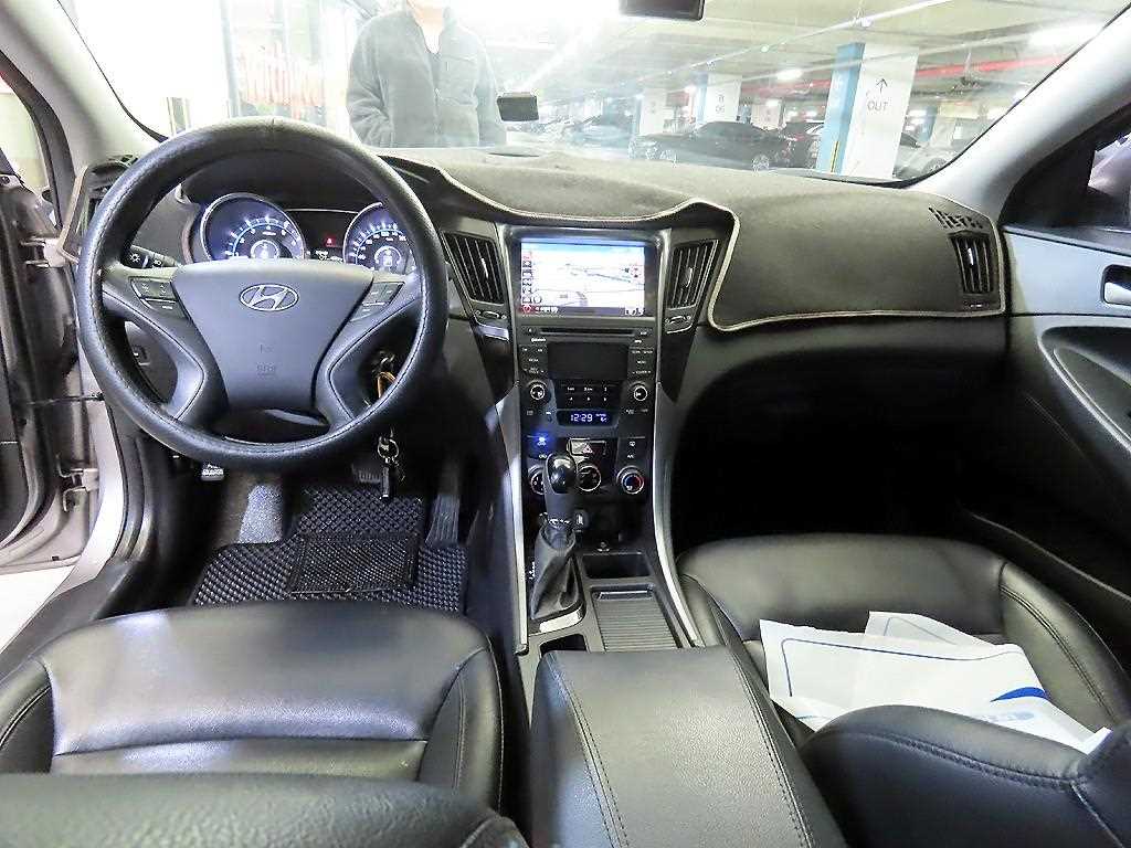 HYUNDAI Sonata - Vista 10