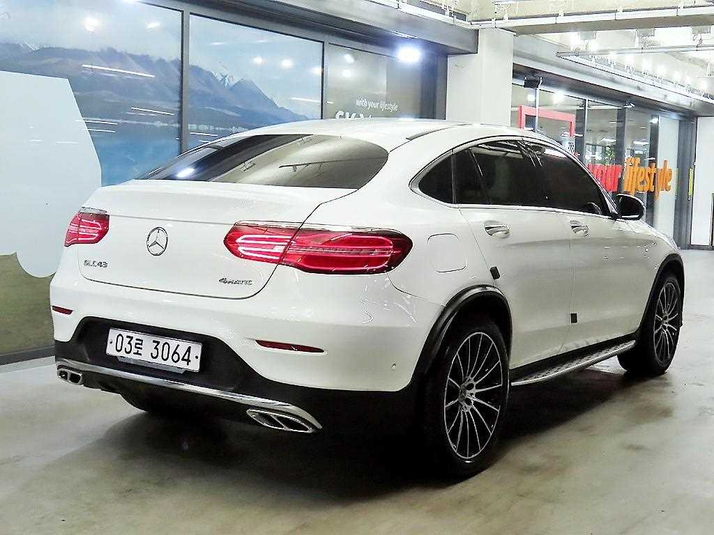 Mercedes Benz GLC Class - Vista 4