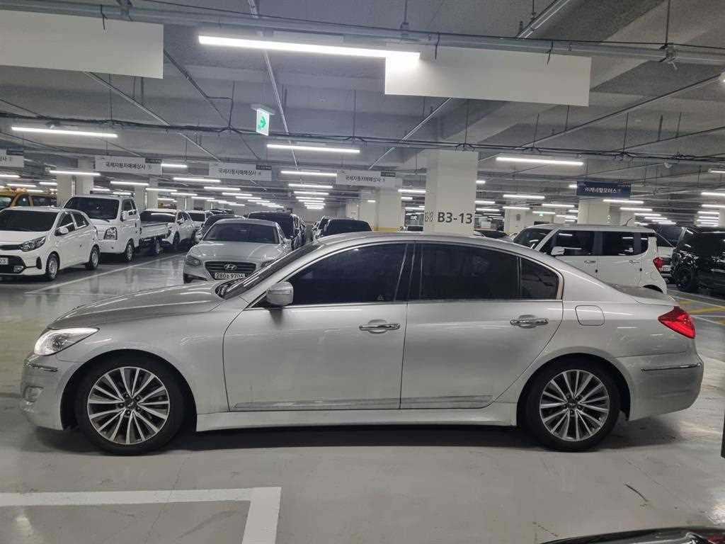HYUNDAI Genesis - Vista 2