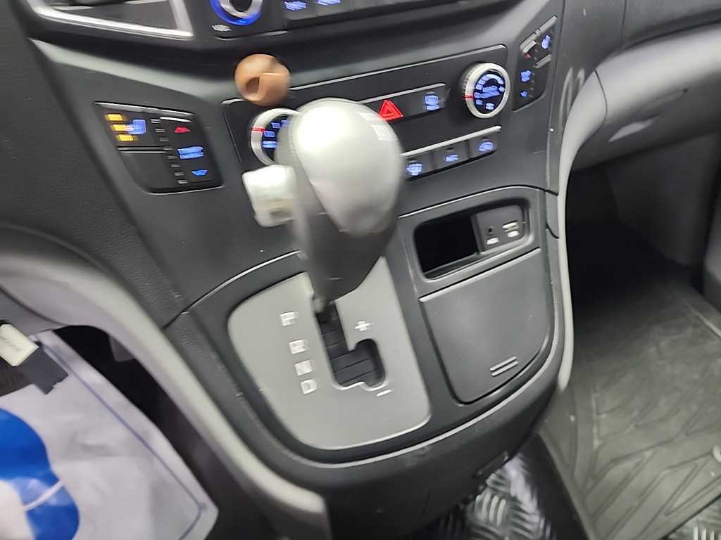 HYUNDAI Starex - Vista 8