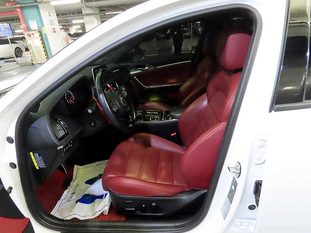 KIA Stinger - Vista 6