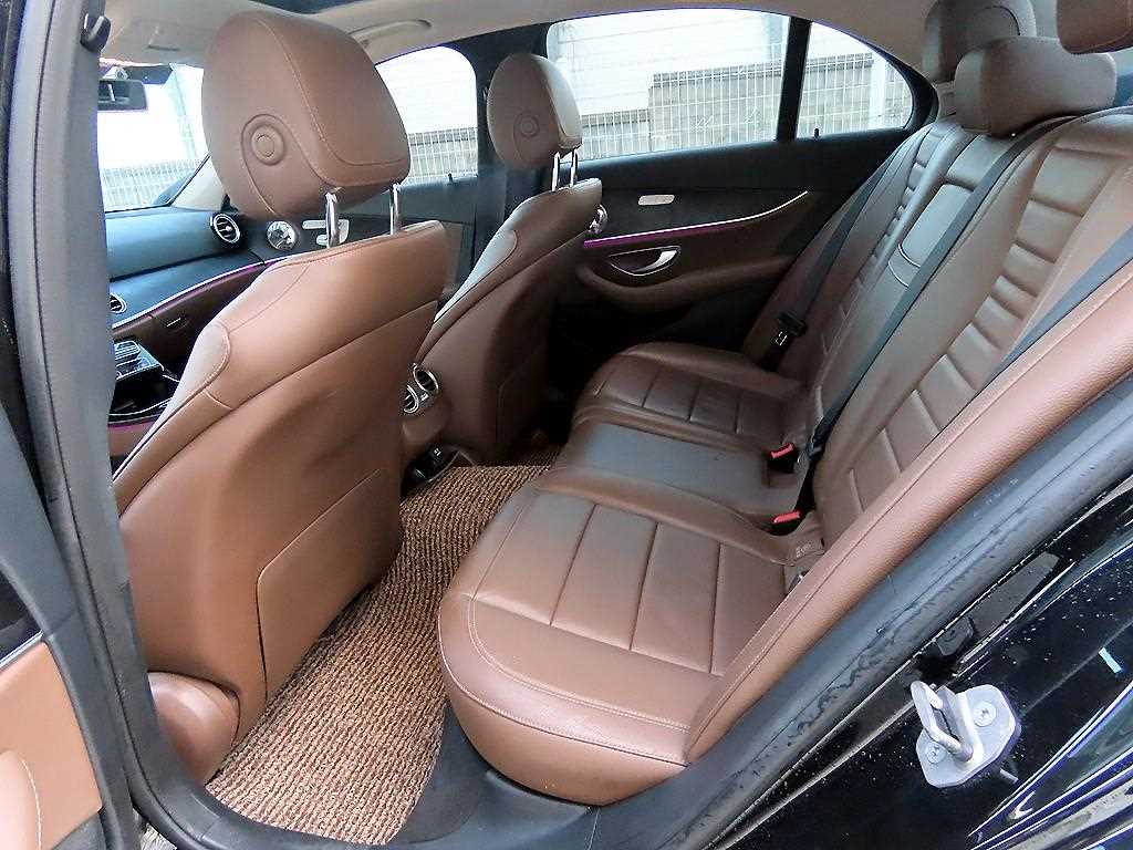 Mercedes Benz E class - Vista 6