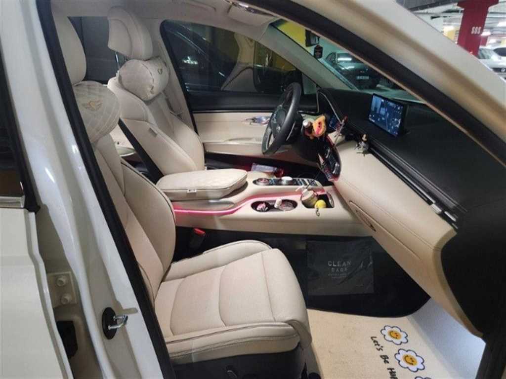 Genesis GV70 - Vista 6