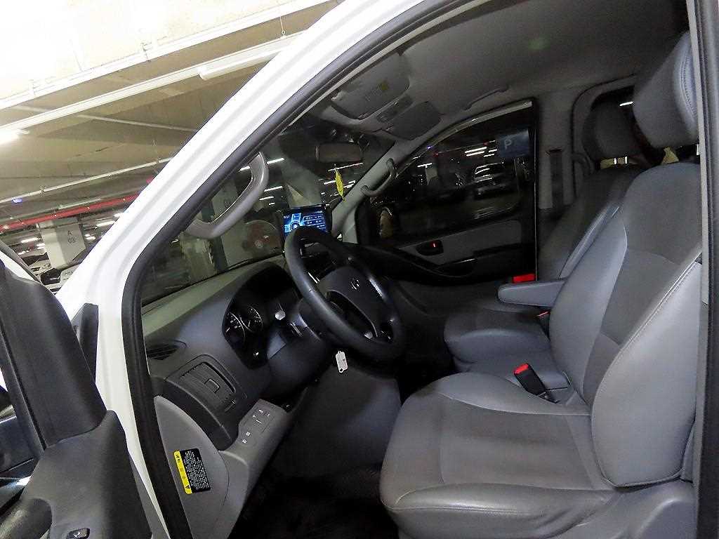 HYUNDAI Starex - Vista 6