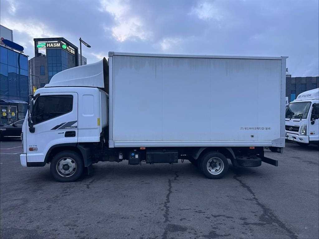 medium and large cargo truck - Vista 3