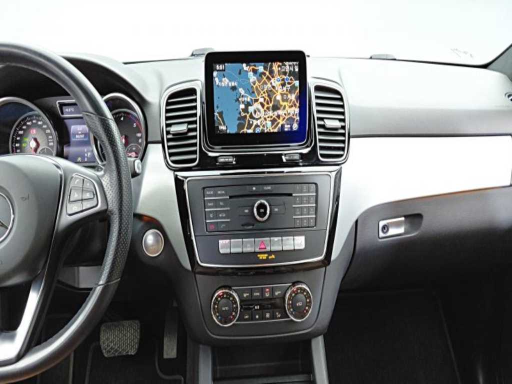 Mercedes Benz GLE Class - Vista 9