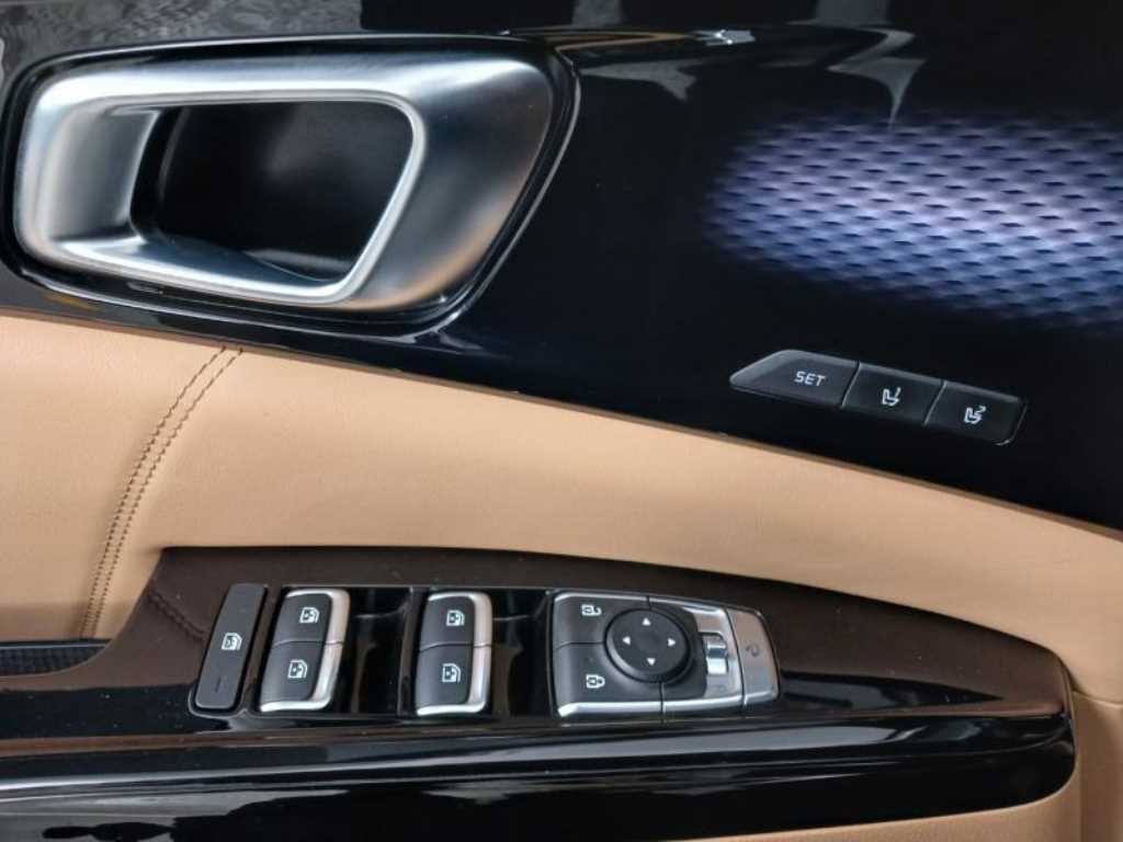 KIA Carnival - Vista 8