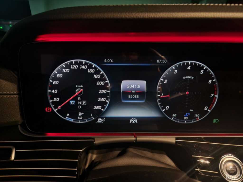 Mercedes Benz E class - Vista 3