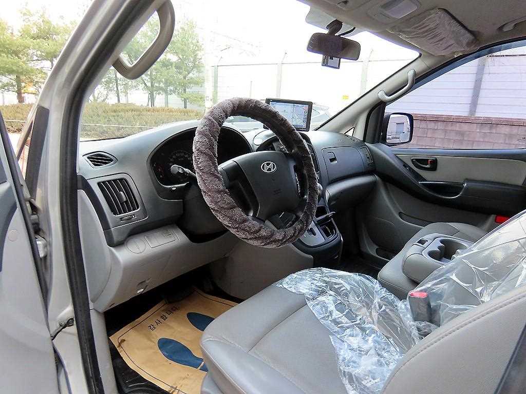 HYUNDAI Starex - Vista 7