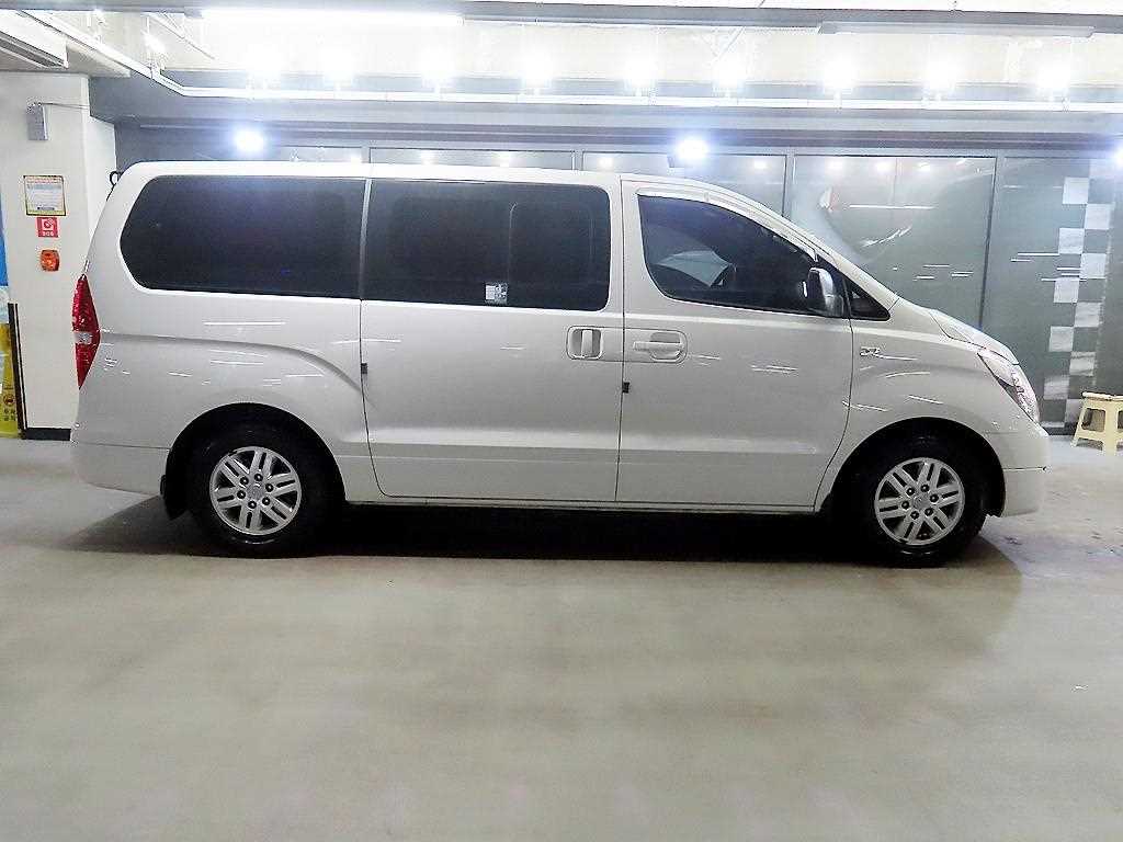 HYUNDAI Starex - Vista 3