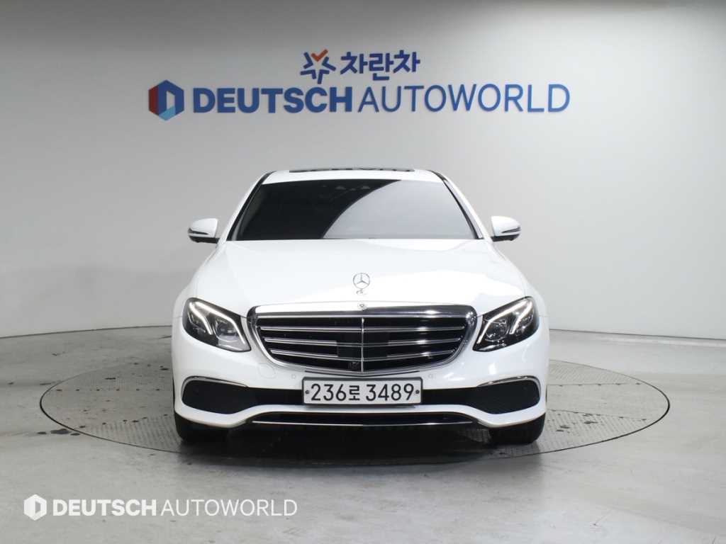 Mercedes Benz E class - Vista 3