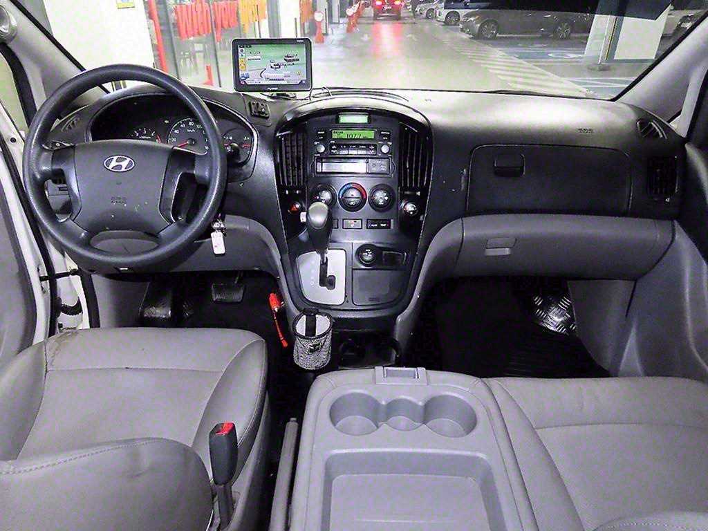 HYUNDAI Starex - Vista 10