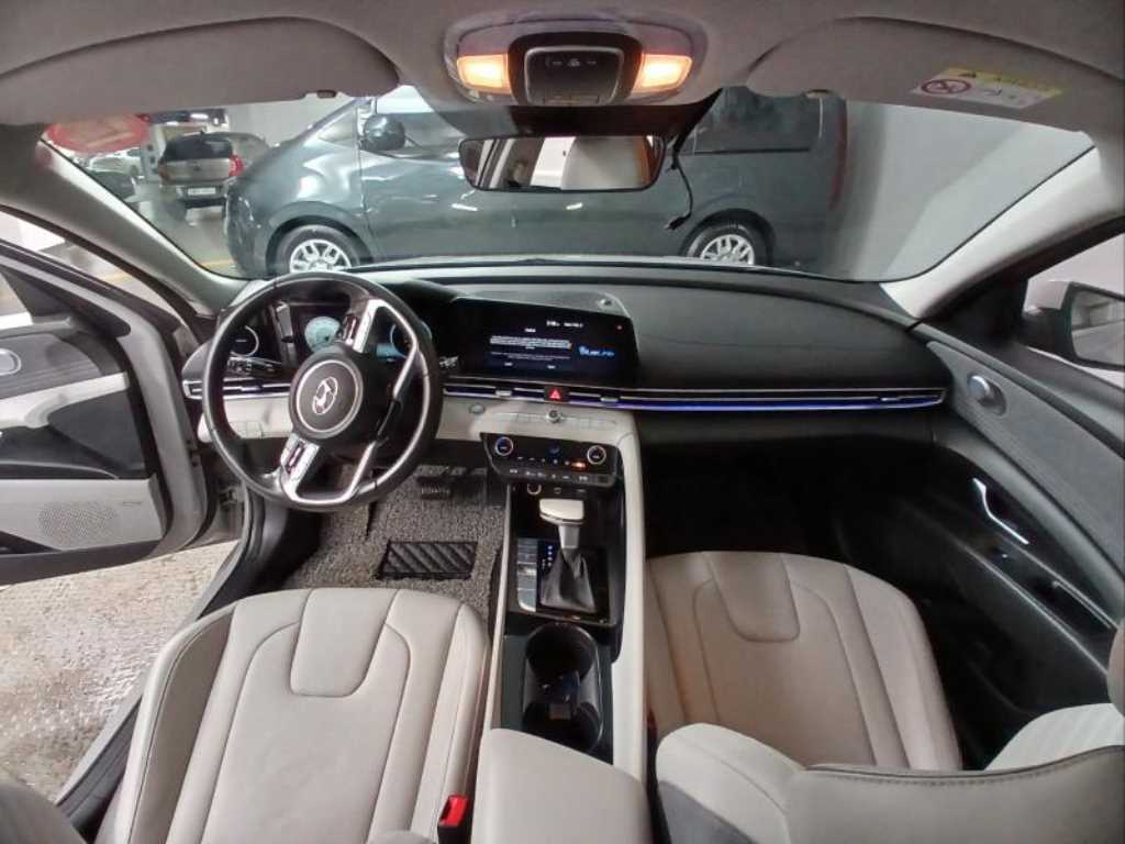 HYUNDAI Avante - Vista 6